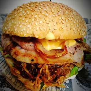 foto de hamburgesa completa